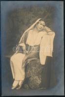 1923 Hölgy jelmezben, fotólap, 13×8,5 cm