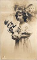 1917 Girl with flowers (EK)