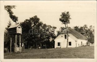 Bugac (Kecskemét), méhkaptár. G. Fekete Gyula kiadása