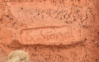 Garányiné Staindl Katalin (1922-2008): Női alak, 1970. Samottos agyag. Türkizzöld mázzal borított do...