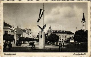 1942 Nagykanizsa, Országzászló, Turul szobor (EK)