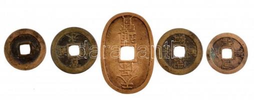 Japán 1668-1683. 1M Cu Kanei Tsuho (2x) + 1769-1788. 4M Cu Kanei Tsuho (2x) + 1835-1870. 100M bronz Tenpo Tsuho szettbe rendezve, karton dísztokban T:2,2- az egyiken ly. Japan 1668-1683. 1 Mon Cu Kanei Tsuho (2x) + 1769-1788. 4 Mon Cu Kanei Tsuho (2x) + 1835-1870. 100 Mon bronze Tenpo Tsuho arrenged in set, in cardboard case C:XF,VF one of them is holed Krause C#1.2, #4.2, #7