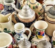 28 darabos vegyes kerámia és porcelán tétel, apróbb hibákkal, kopásokkal, részben jelzett, m: 5-21cm