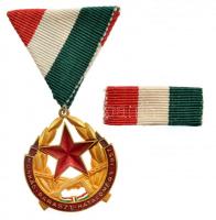 1957. Munkás-Paraszt Hatalomért Emlékérem aranyozott, zománcozott bronz kitüntetés mellszalagon, szalagsávval, eredeti dísztokban T:1- NMK 700.