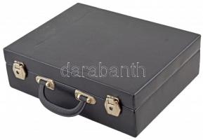 1db fekete műbőr érmetartó koffer 10db kivehető érmetartó tálcával, melyeken egyenként 24db 43mm-es ...