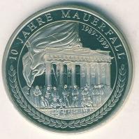 NSZK 2000. "A fal lebontása" T:PP