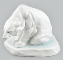 Herendi nagy méretű jegesmedve szobor. Jelzett (Markup Béla 1927), Kézzel festett, jelzett, apró tűzrepedéssel, kopásnyomokkal, m:19, h:21 cm