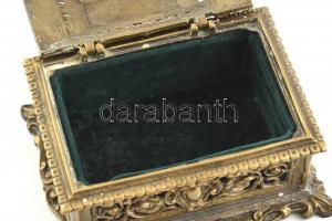 Historizáló, öntött bronz doboz, kopásnyomokkal, zöld bársony betéttel, 16x12x9cm