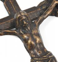 Fém feszület korpusszal, kopásnyomokkal, m: 33 cm