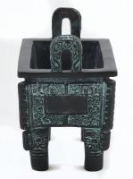 Kínai bronz díszedény, jelzett, antikolt, m: 10 cm