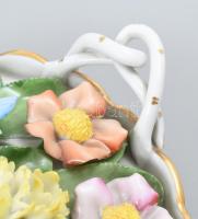 Herendi virágkosár asztalközép. Kézzel festett porcelán. Jelzett: masszába nyomott herend, Tertia. N...