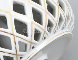 Herendi virágkosár asztalközép. Kézzel festett porcelán. Jelzett: masszába nyomott herend, Tertia. N...