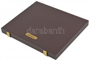 "GÖDE" fa éremtartó kazetta, összesen 12 férőhellyel, használt állapotban