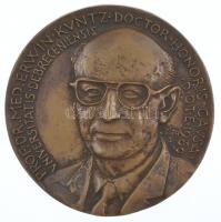 Tóth Sándor (1933-2019) DN "PROF. DR. MED. ERWIN KVNTZ DOCTOR HONORIS CAVSA VNIVERSITATIS DEBRECENIENSIS D O T E 1989" egyoldalas, öntött bronz plakett (99-101mm) T:1-