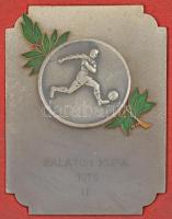 24db-os vegyes, szocialista kitüntetés- és jelvénytétel, benne több eredeti tokban, és egy adományoz...