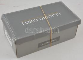 24db-os vegyes, szocialista kitüntetés- és jelvénytétel, benne több eredeti tokban, és egy adományoz...