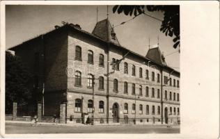 Budapest I. Községi Elemi népiskola a Vérmező és Attila út sarkán. photo