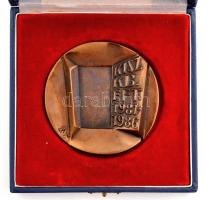 Kiss György (1943-) 1986. "KISZ KB. EFT. 1981-1986" bronz emlékérem eredeti tokban (85mm) ...