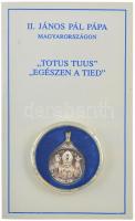 1991. II. János Pál pápa Magyarországon kétoldalas Ag emlékérem füllel, előlapján 2 db rubinnal díszítve, tanúsítvánnyal, eredeti díszkiadásban (0,999/~29mm) T:1- patina