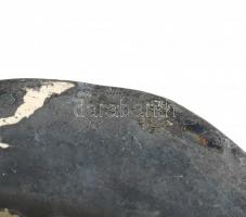 Argentor jelzett osztrák figurális kínáló, ón, üvegbetét nélkül, kopásnyomokkal, m: 26 cm