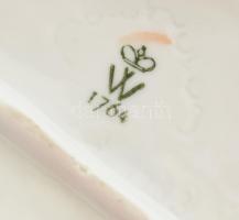 Német Wallendorf fiú nyuszikkal, kézzel festett porcelán, jelzett, apróbb mázhibákkal, m: 15 cm