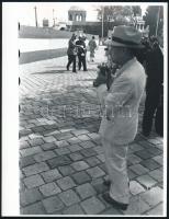 cca 1938 Szent István napi körmenet a Várban. Koronaőrök, rendőrök, népviselet, fotósok 4 db későbbi...