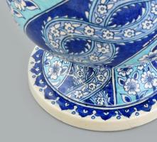Török díszváza, kézzel festett porcelán, jelzés nélkül, m: 49,5cm. A tétel szerepelt a Műgyűjtők Gal...