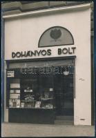 cca 1930-1940 Dohányos bolt, a portál a Haas és Somogyi munkája, foto: Vajda István, 17x12 cm