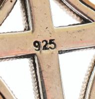 Ezüst (Ag) lánc rubinos kereszttel, jelzett, bruttó: 15,8g, h: 67 cm