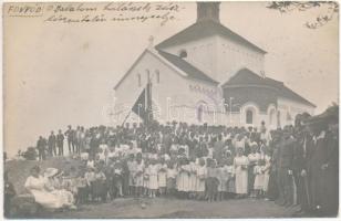 1921 Fonyód, A Balatoni Halászok zászlókeresztelési ünnepélye a római katolikus templom előtt. photo