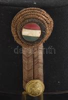 M. kir. honvéd 1940-es évek eleje. Fekete tiszti sapka. selyem béléssel. bőrön foltok, egyébként jó ...