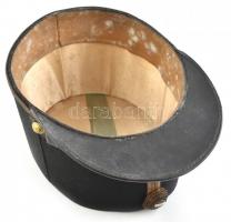 M. kir. honvéd 1940-es évek eleje. Fekete tiszti sapka. selyem béléssel. bőrön foltok, egyébként jó ...