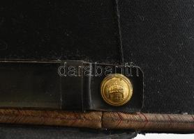 M. kir. honvéd 1940-es évek eleje. Fekete tiszti sapka. selyem béléssel. bőrön foltok, egyébként jó ...