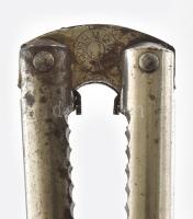 H.M. Quackenbush Company, rugós diótörő, 1920 körül, jelzett, kopásokkal h: 13 cm
"Henry Marcu...