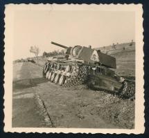 cca 1939-1944 II. világháborús szovjet KV-1 nehéz harckocsi útszéli árokban, fotó, 6x6 cm / WWII KV-1 Soviet heavy tank, photo