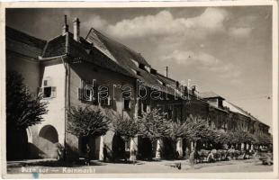 1944 Beszterce, Bistritz, Bistrita; Búza sor, lovas szekerek / Kornmarkt / horse carts (EK)