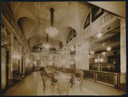 cca 1935 Pesti Hazai Első Takarékpénztár bankfiókjának belső terének fotója, Foto Kozelka, az egyik sarkán hiánnyal, 17x23 cm