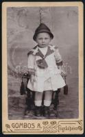 Cca 1900 Gyermek portréja Gombos A. fényképész műterméből. Vizitkártya.