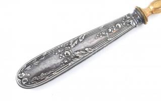 Ezüst (Ag) nyelű tortalapát dobozban, jelzett, h: 26 cm, kopásnyomokkal, bruttó: 81g