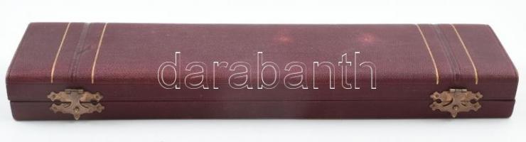 Ezüst (Ag) nyelű tortakés dobozban, jelzett, h: 27 cm, bruttó: 89g