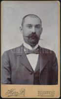 Cca 1905 Kóti Dezső főszolgabíró portréja Herz B budapesti műterméből. Vizitkártya.