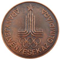 ~1980. Aranyjelvényesek az Olimpiára / A KISZ Központi Bizottságától - 0178 kétoldalas bronz emlékérem dísztokban (70mm) T:2 patina, karc