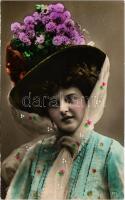 1909 Lady, decorated