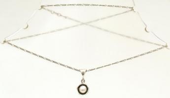 Ezüst (Ag) nyaklánc, tenyésztett gyöngyös medállal, h: 44 cm jelzett, bruttó: 2,59g