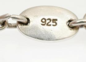 Ezüst (Ag) nyaklánc, Szintetikus rubin, smaragd, zafír köves medállal, h: 43cm jelzett, bruttó: 13g