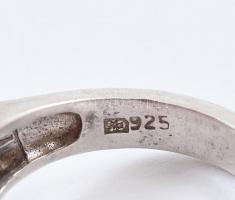 Ezüst (Ag) gyűrű szintetikus rubinnal, m: 53, jelzett, bruttó:7,02g