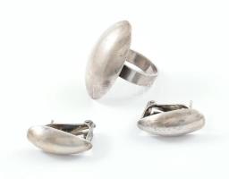 Ezüst (Ag) gyűrű m: 54 és fülbevaló jelzett, nettó: 11,8g