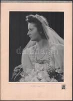 Fiatal hölgy menyasszonyi ruhában. Nagy méretű Várkonyi fotó 23x18 cm Kartonon