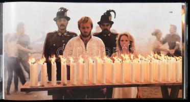 Magyar rapszódia. Jancsó Miklós filmjei. Szekszárd, 1991, Babits. Gazdag képanyaggal illusztrált. Ki...