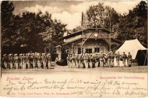 1901 Lajtabruck, Bruck an der Leitha; Főőrség őrségváltáskor. Josef Popper Nr. 318. / K.u.k. Hauptwache mit Wacheablösung / changing of the guards at the main guard station (Rb)